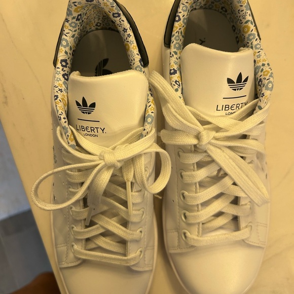 adidas White Floral Stan Smith Sneakers with Blue and Yellow Accents - Picture 2 of 5